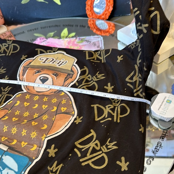 Long sleeve graphic tee. EUC. - Picture 2 of 3